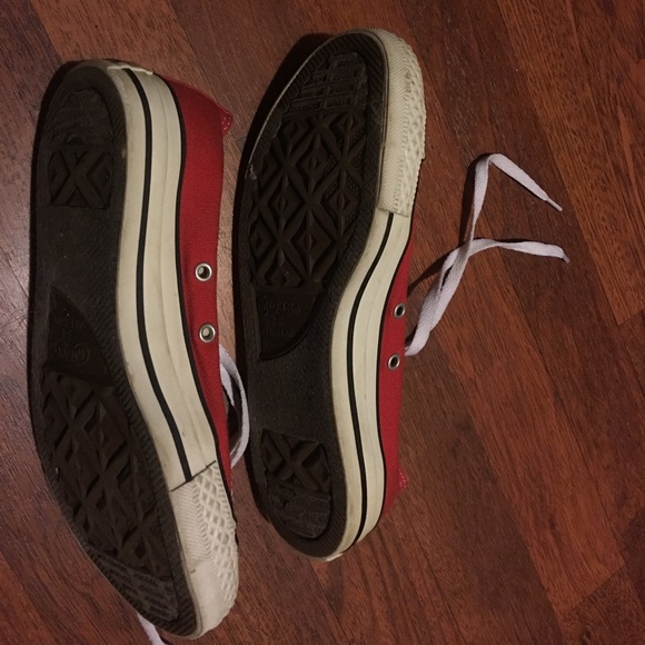 Red converse - Picture 3 of 3