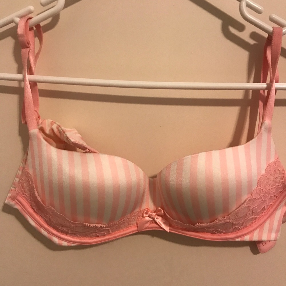Never worn Victoria's Secret Bra