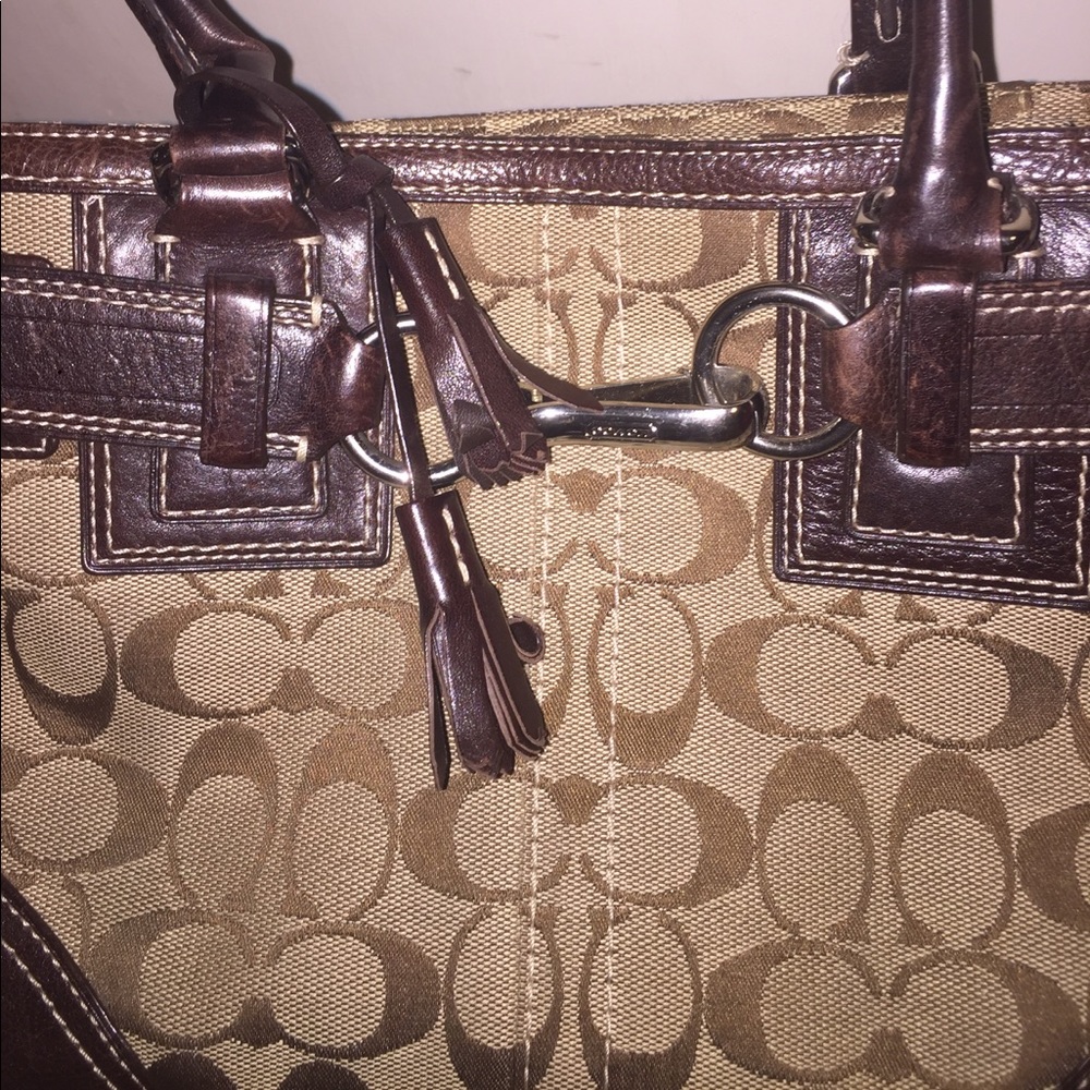 AUTHENTIC Coach Medium-Sized Shoulder Purse - Picture 2 of 4
