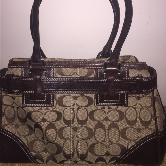 AUTHENTIC Coach Medium-Sized Shoulder Purse - Picture 3 of 4