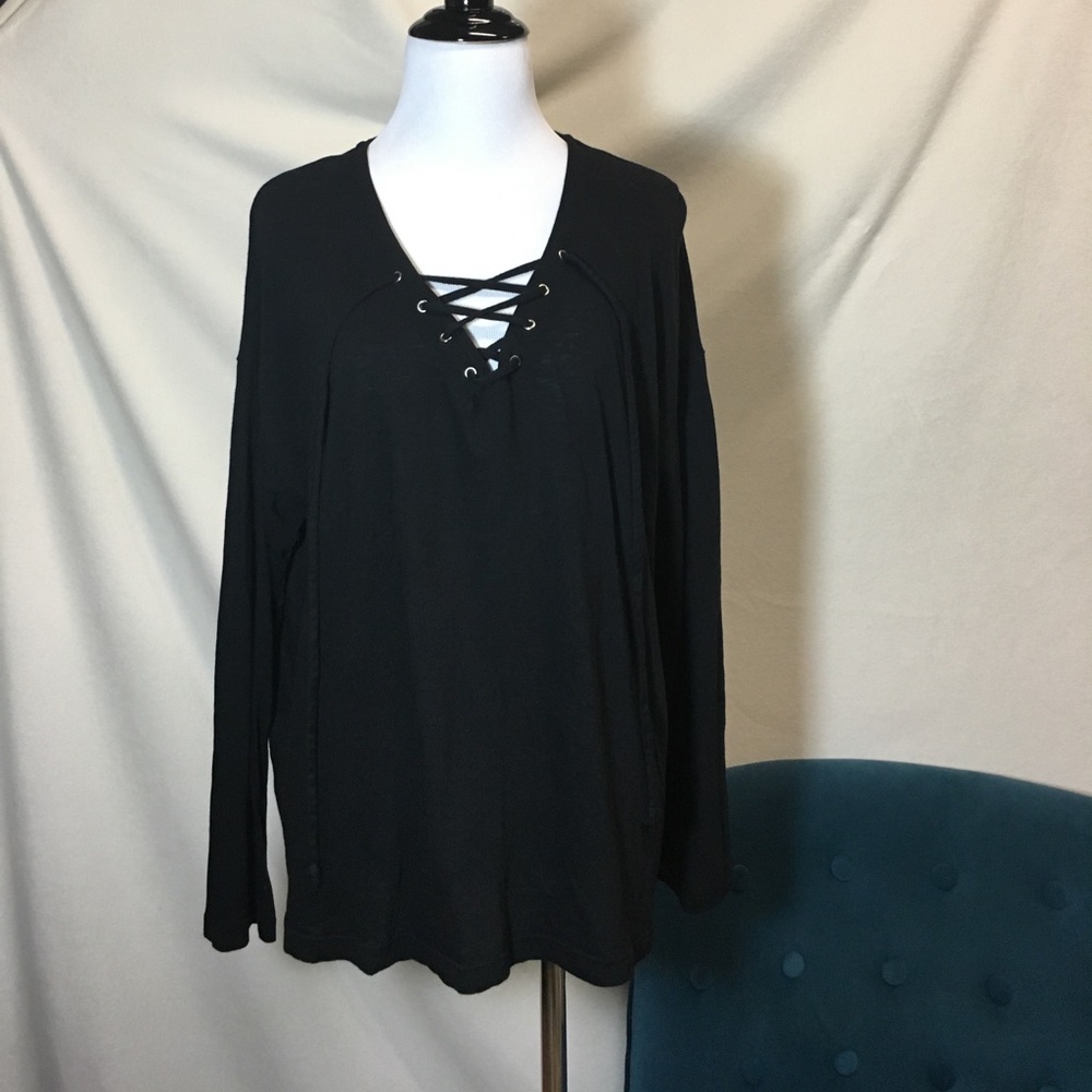 Super soft, roomy top w/ 3/4 sleeves.