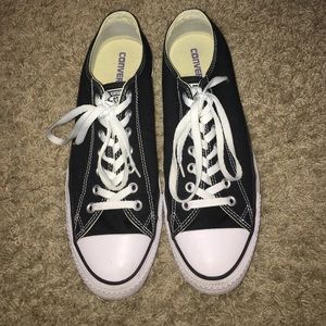 Black Converse Men's Size 11 (Low Top)