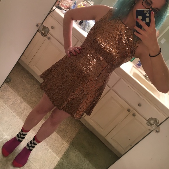 🎉HP🎉 🆕 ✨ Gold Sequined Mini Dress - Picture 5 of 7