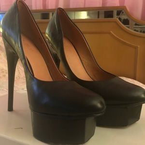 L.A.M.B. Leather Pumps (black)