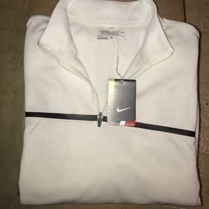 NikeGolf Tour Performance Standard Fit Pullover