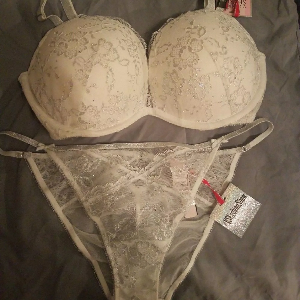 Limited edition fashion show set