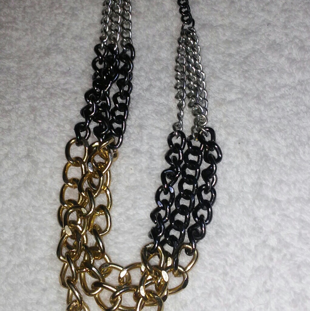 Metallic necklace