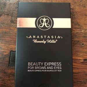 Anastasia Beverly Hills eyebrow kit in blonde