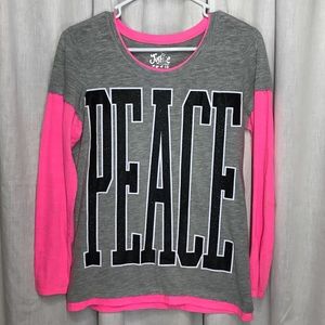 Comfortable long sleeve with glitter lettering:)