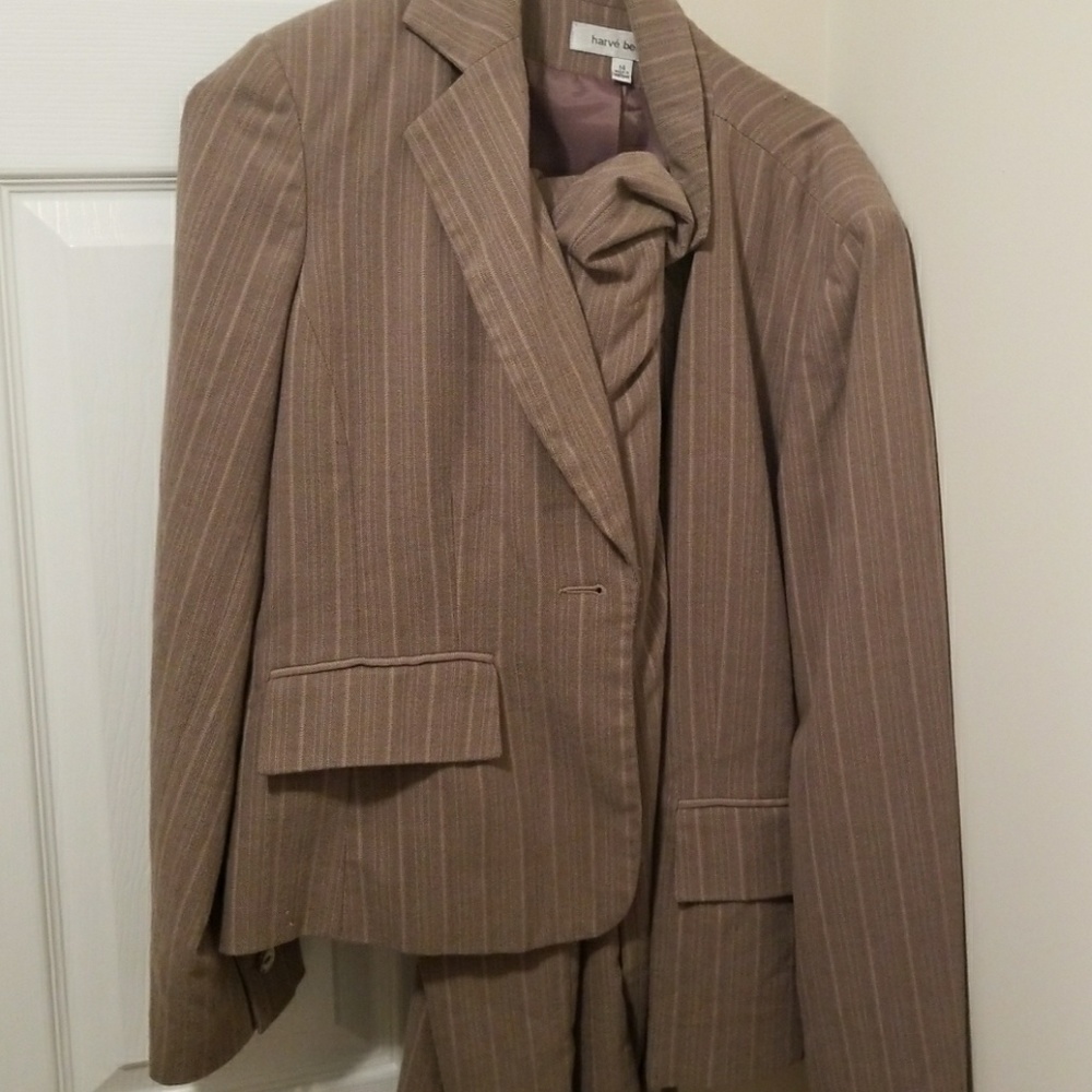 Pants suit