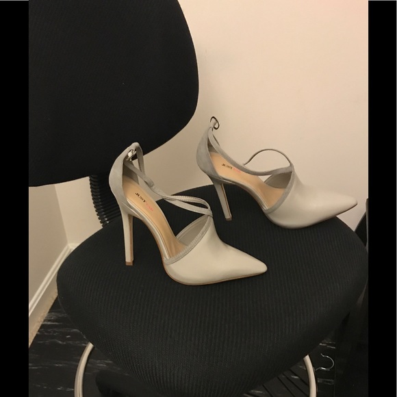 JustFab Shoes - Just Fab gray heels
