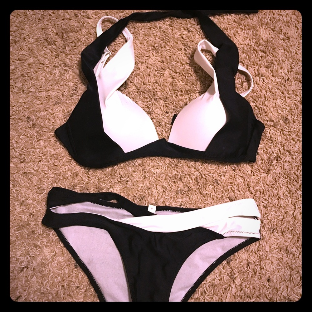 Medium b&w bathing suit