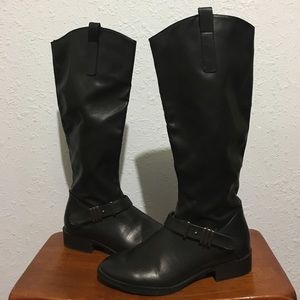 Sam & Libby: Black boots
