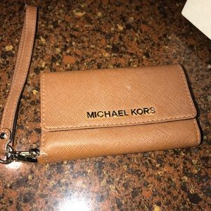 Michael Kors iPhone 5 wristlet