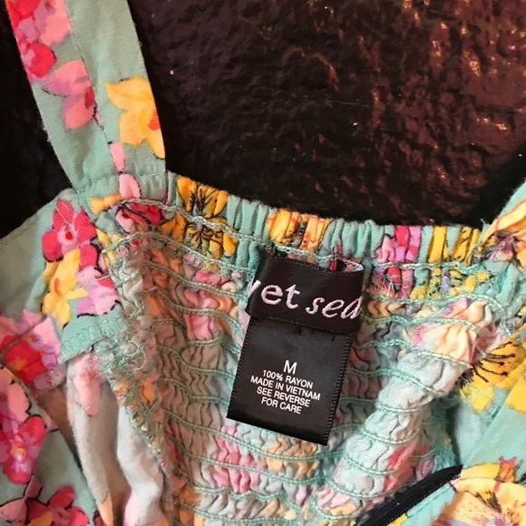 ~Hawaiian printed, floral crop top - Picture 2 of 3