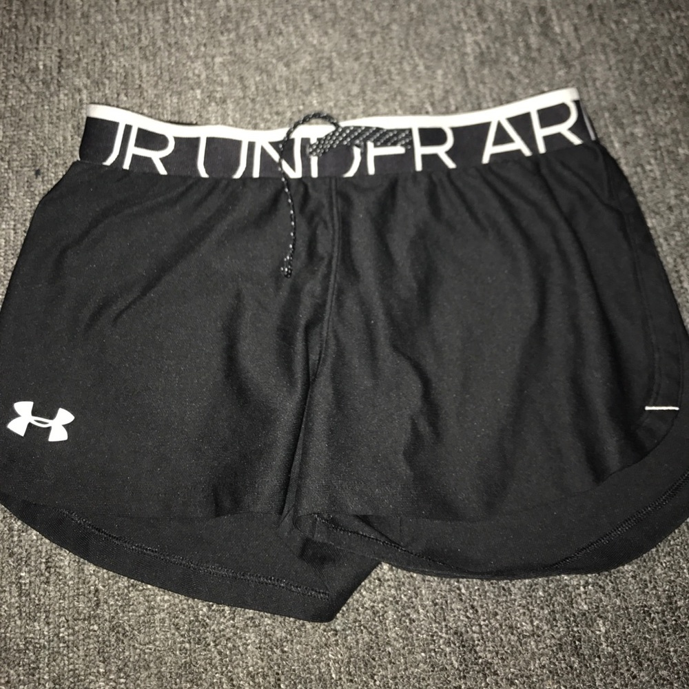 Under Armor shorts🖤