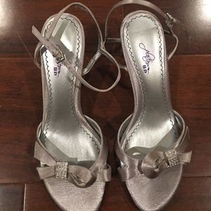 Chic Silver Formal Heels w/ Rhinestone Detailing