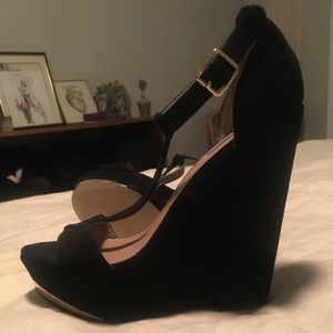 Never worn size 8 Steve Madden tstrap wedges