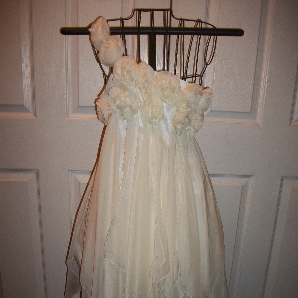 Women's One Shoulder Ivory Dress W/ Rosettes Large