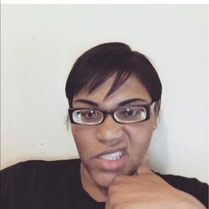 Meet your Posher, Adela