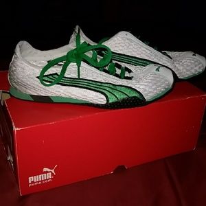 Puma woman tennis shoes size 6