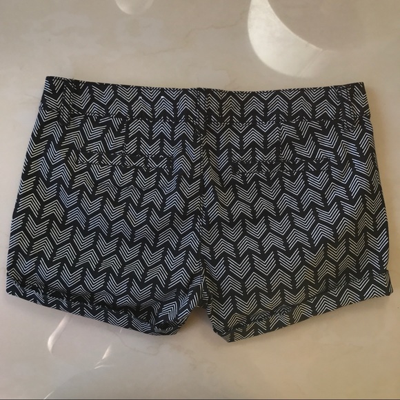 Black&white print fitted shorts - Picture 2 of 6