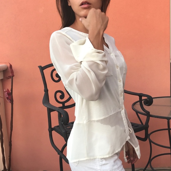 Soft cream women's button down blouse 🛍🌴🎀 - Picture 2 of 5