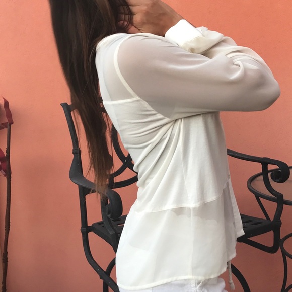 Soft cream women's button down blouse 🛍🌴🎀 - Picture 3 of 5