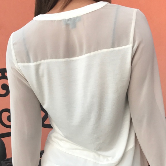 Soft cream women's button down blouse 🛍🌴🎀 - Picture 4 of 5