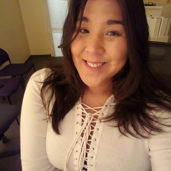 Meet your Posher, Janelle - Picture 1 of 1