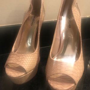 Bebe Vioricca Pump Neutral Color