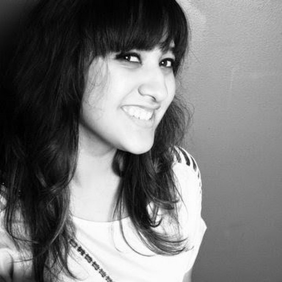 Meet your Posher, Yesenia - Picture 1 of 1