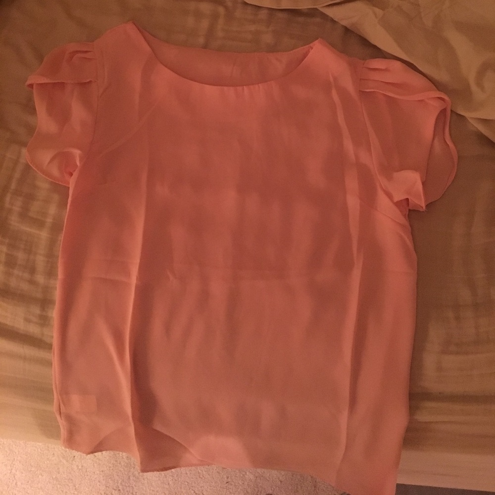 BRAND NEW tulip sleeve top!!