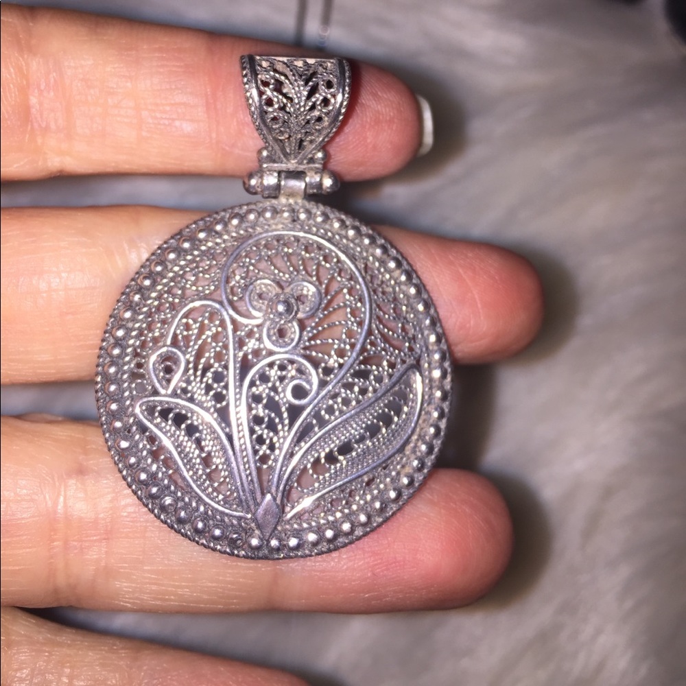 Silver Pendant Gorgeous Intricate Design