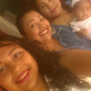 Meet your Posher, Yoli