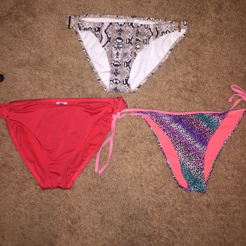 SUPER SALE: 👆🏻bikinis (L)