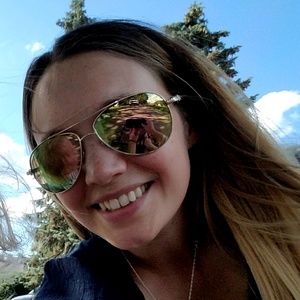 Meet your Posher, Rebecca