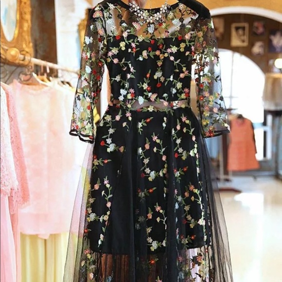 🌸HP🌸Embroidered Floral Gown - Picture 6 of 6