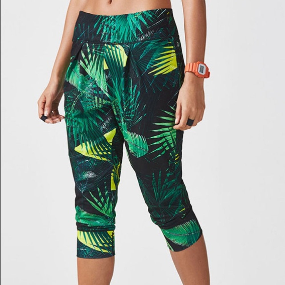 Fabletics Yogi Capri in Rainforest