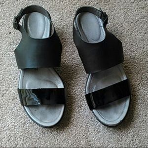 Tsubo comfort sandals, 7.5;
