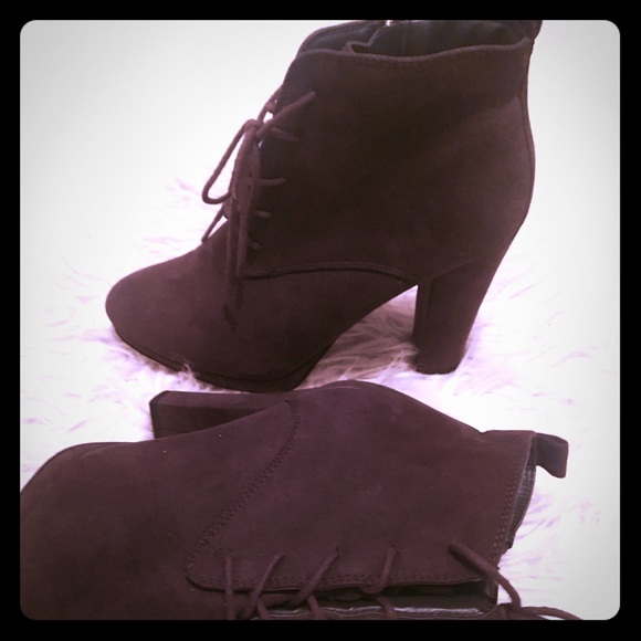 Shoes - Picture 1 of 3