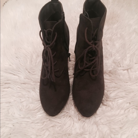 Shoes - Picture 3 of 3