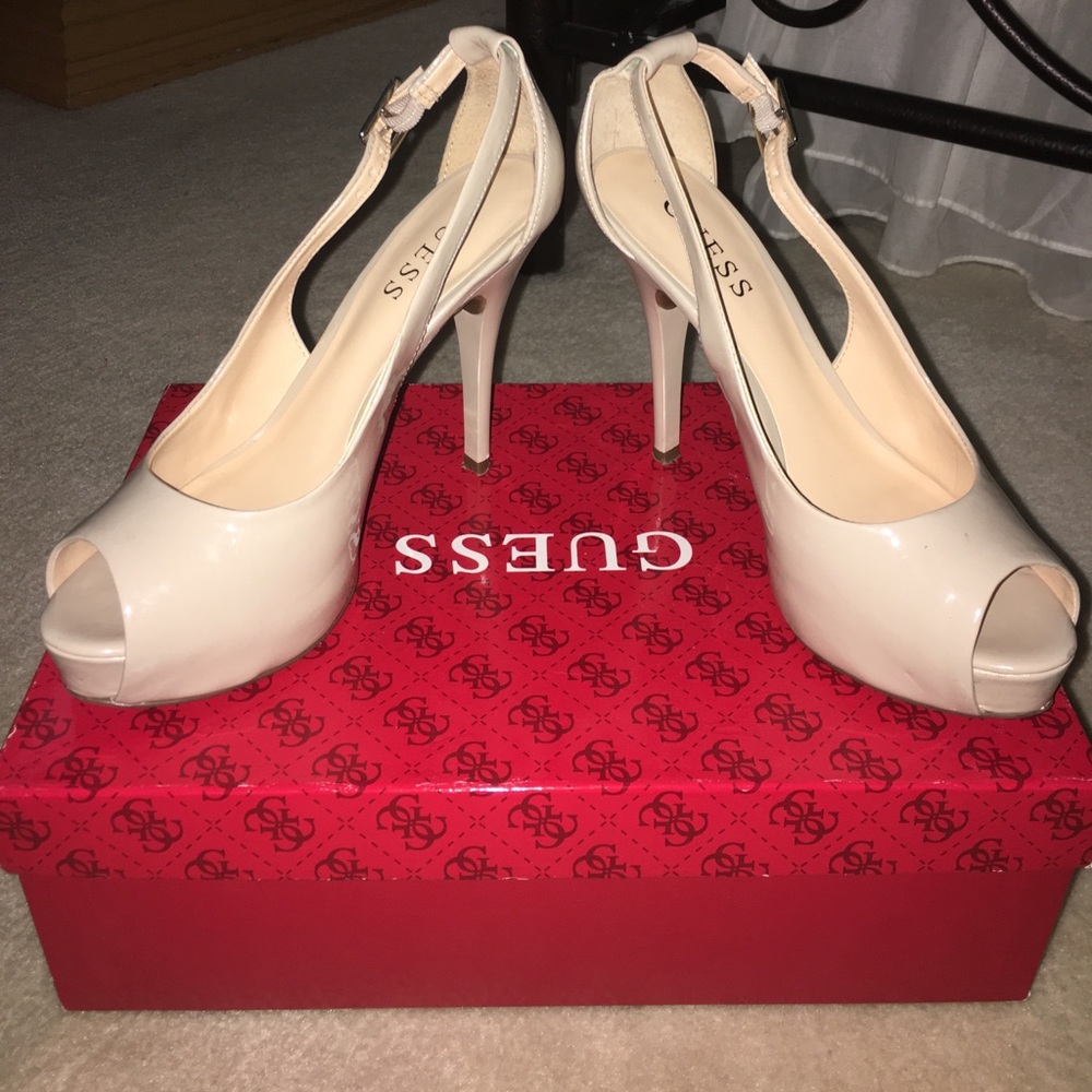 GUESS platform, peep-toe, pumps!!
