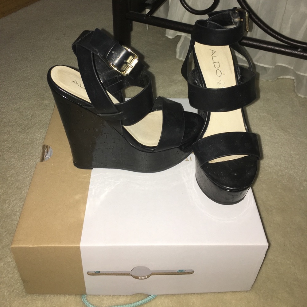 SUPER comfy ALDO patent leather wedges!