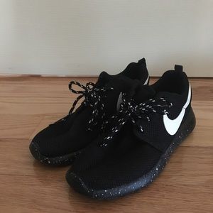 Nike Roshe Speckled Black