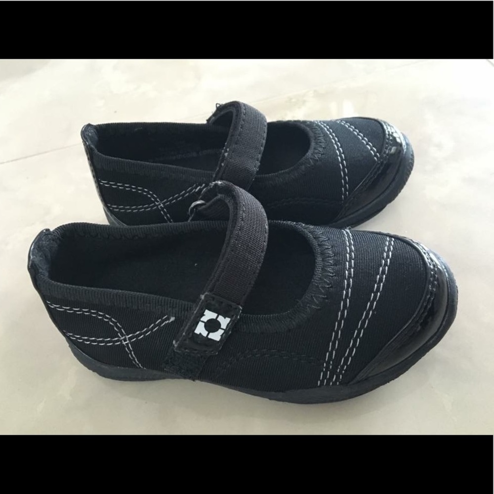 New  WOT Kenneth Cole girl shoes