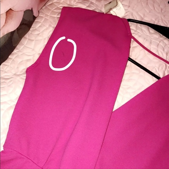 V Cut Elastic Waist Romper (S) - Picture 4 of 4