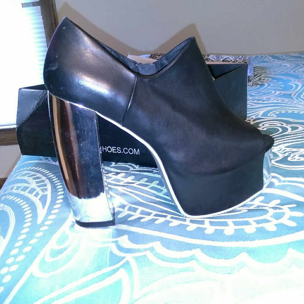 Brand New Bakers Platform Shoe with Silver heel