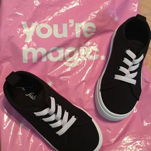 Adorable girls:boys Fabkkids Size 9!!💑🏃🏻💑