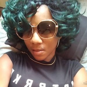 Meet your Posher, Mia